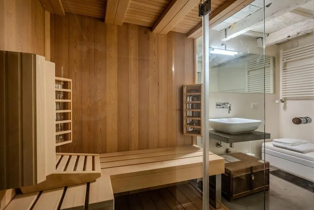 Duomo 8 Min Walk - Sauna Privata, Design & Wi-Fi ミラノ アパート