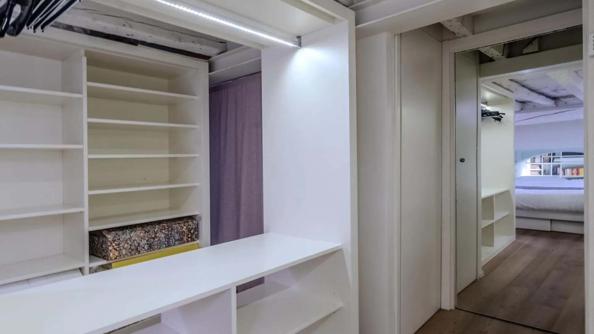 アパート Duomo 8 Min Walk - Sauna Privata, Design & Wi-Fi ミラノ