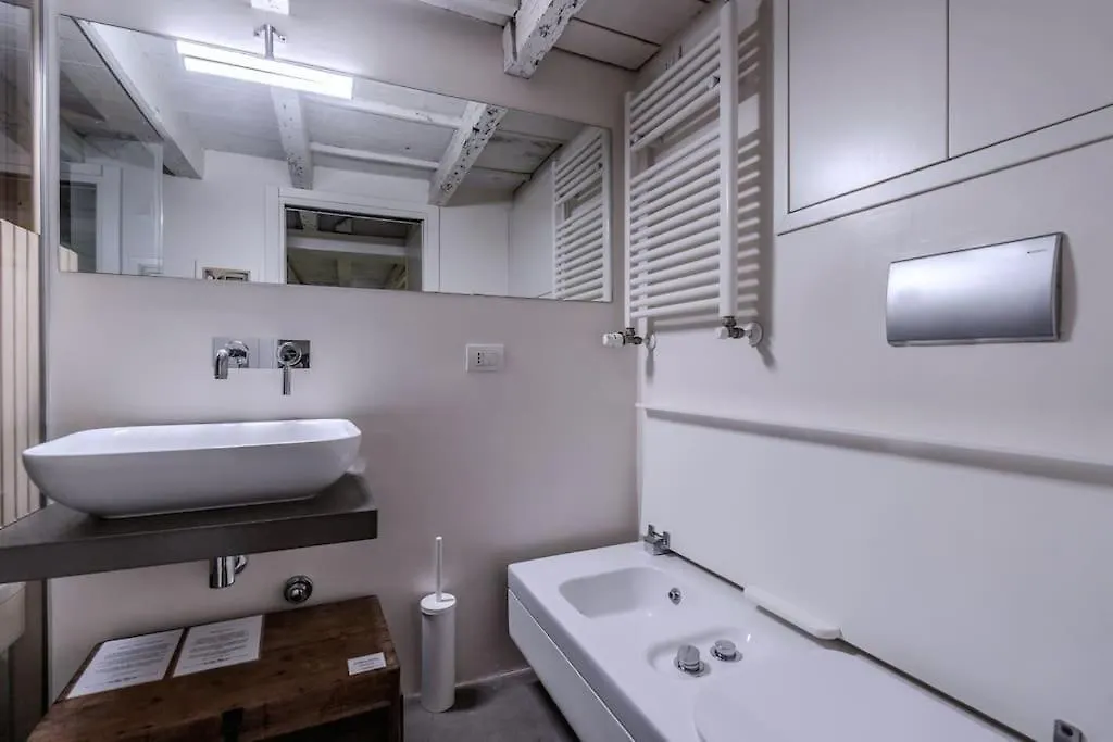 Duomo 8 Min Walk - Sauna Privata, Design & Wi-Fi ミラノ イタリア